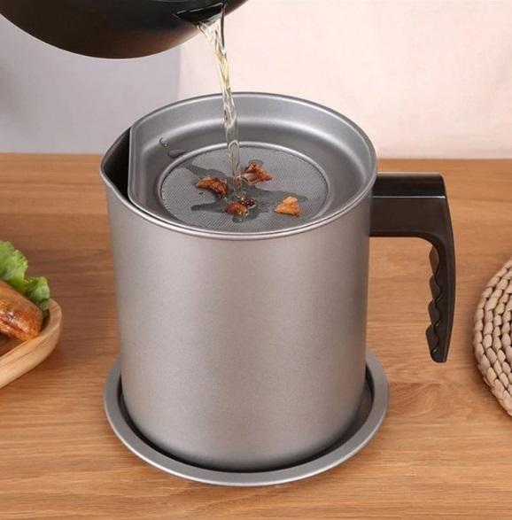 Oil Strainer Pot with Lid Cooking Oil Fat Separator for Filter 1.8L..